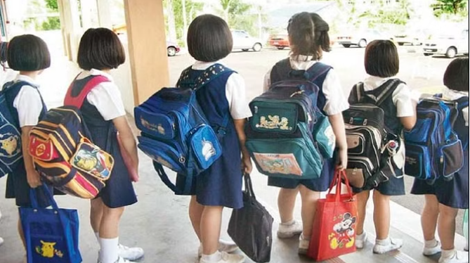  बस्ते का बोझ : छात्र के वजन के 15 फीसदी से अधिक नहीं हो स्कूल बैग का वजन, सरकार ने जारी किए दिशा-निर्देश